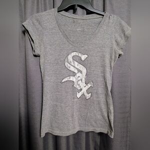 Women's graphic gray Chicago White Sox V-neck shirt Sz M